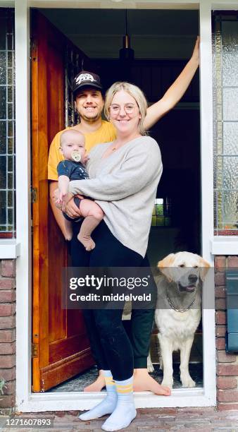 jonge familie - dutch family stockfoto's en -beelden