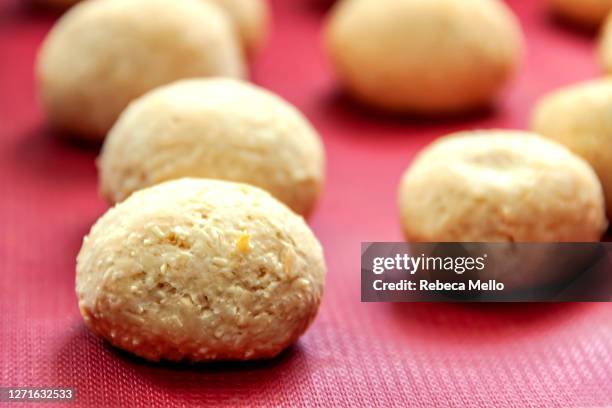 freshly baked cheese breads - pão de queijo stock pictures, royalty-free photos & images