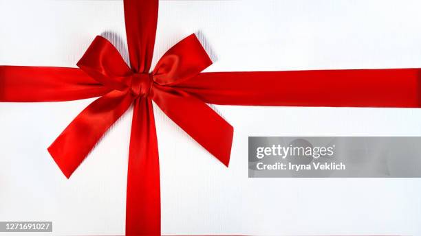christmas gift box. - red bow stock pictures, royalty-free photos & images