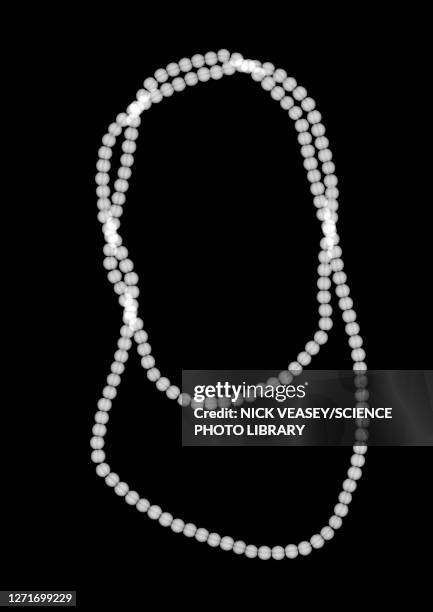 pearl necklace, x-ray - pearl necklace stockfoto's en -beelden