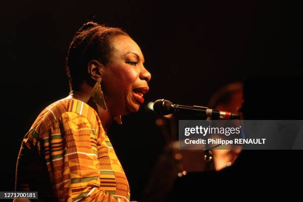 Nina Simone sur la scène de l'Olympia le 10 avril 1990 à Paris, France.