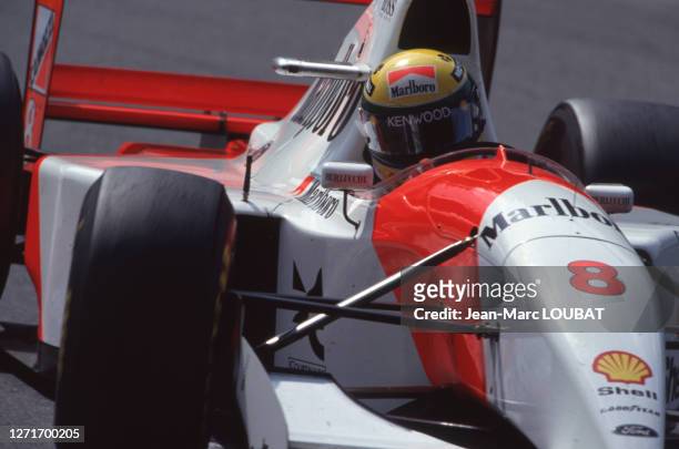 Ayrton Senna dans sa Mac Laren au Grand Prix de Formule 1 de Spa-Francorchamps le 29 août 1993 en Belgique.