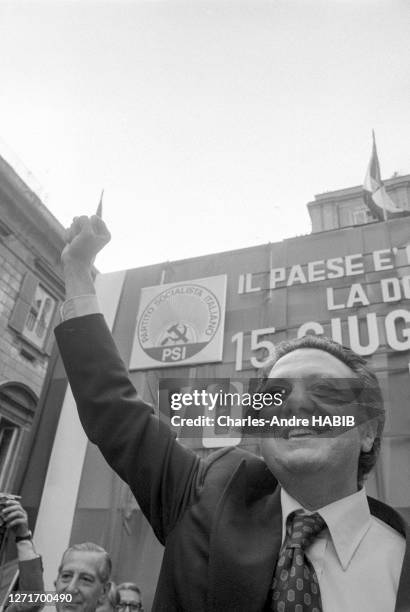 Le Secrétaire général du Parti Socialiste portugais Mario Soares lors d'un meeting du PS italien à Rome, le 13 juin 1975.