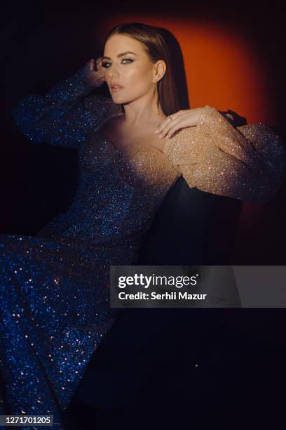 portrait of young beautiful woman on light on face - stock photo - frau kleid stock-fotos und bilder