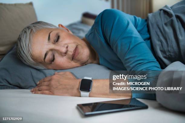 sleep tracking apps, conceptual image - sleep female handphone stock-fotos und bilder