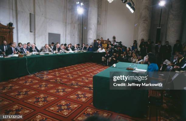 Washington - Audition d'Anita Hill devant la commission sénatoriale composée notamment du sénateur Joe Biden, président de la commission . Anita Hill...