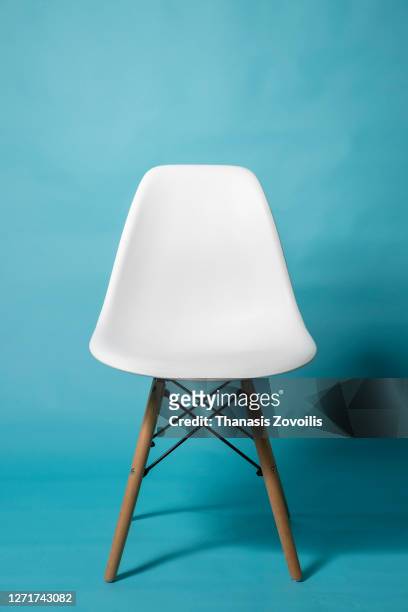 empty chair taken in studio with blue background - sedia foto e immagini stock