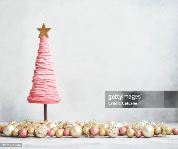 161 fotos de stock e banco de imagens de Rose Gold Christmas - Getty Images
