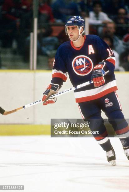 Pat LaFontaine of the New York Islanders skates against the New Jersey Devils during an NHL Hockey game circa 1990 at the Brendan Byrne Arena in East...