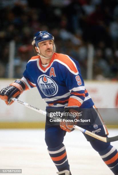 Glenn Anderson of the Edmonton Oilers skates against New Jersey Devils during an NHL Hockey game circa 1989 at the Brendan Byrne Arena in East...