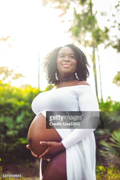 beautiful 8 month pregnant woman in her 30's - 8 month pregnant stock pictures, royalty-free photos & images