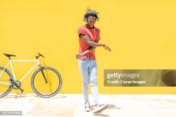 black guy dancing on street - music city walk stock pictures, royalty-free photos & images