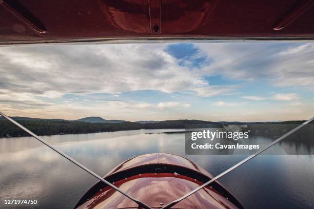 view from cockpit of vintage plane as it flies over kezar lake in main - avion vintage photos et images de collection