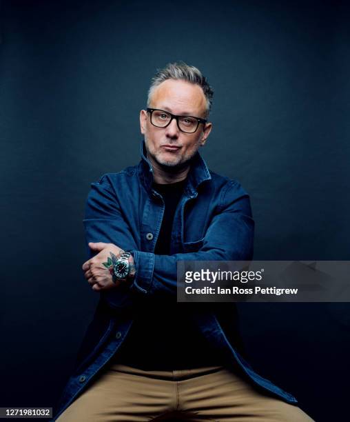 middle-aged hipster wearing blue jacket - mode et couleur photos et images de collection