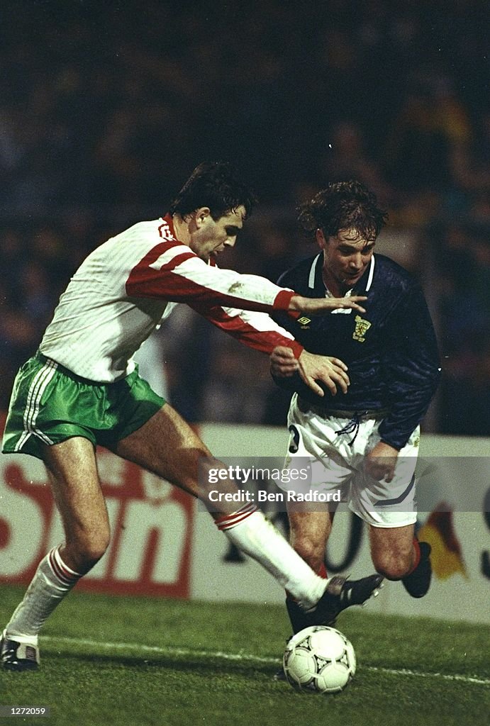 Nikolay Iliev of Bulgaria and Ally McCoist of Scotland