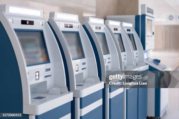 Smart Service Counter Mechanic Service Counter Photos and Premium High Res Pictures - Getty ...
