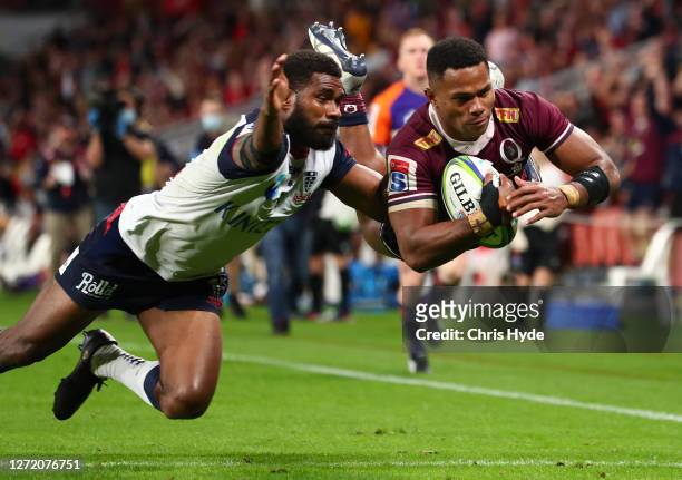 Filipo Daugunu of the Reds scores a try during the Qualifying Final Super Rugby AU match between the Queensland Reds and Melbourne Rebels at Suncorp...