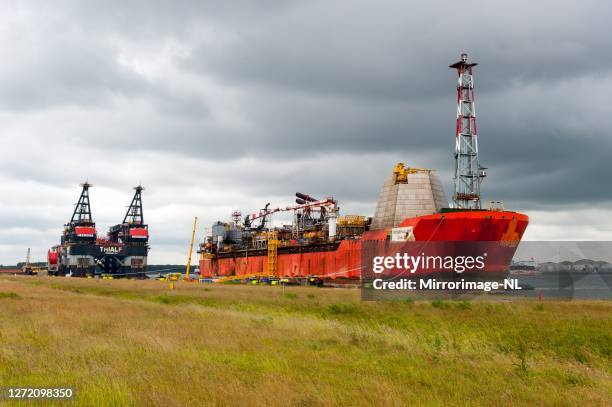 oil production vessel schiehallion moored in rotterdam - schiehallion stock pictures, royalty-free photos & images