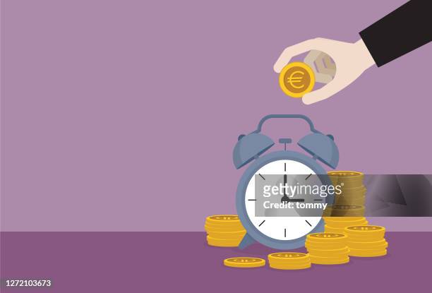 illustrations, cliparts, dessins animés et icônes de homme d’affaires mettant une pièce en euros dans une horloge - euro 2021