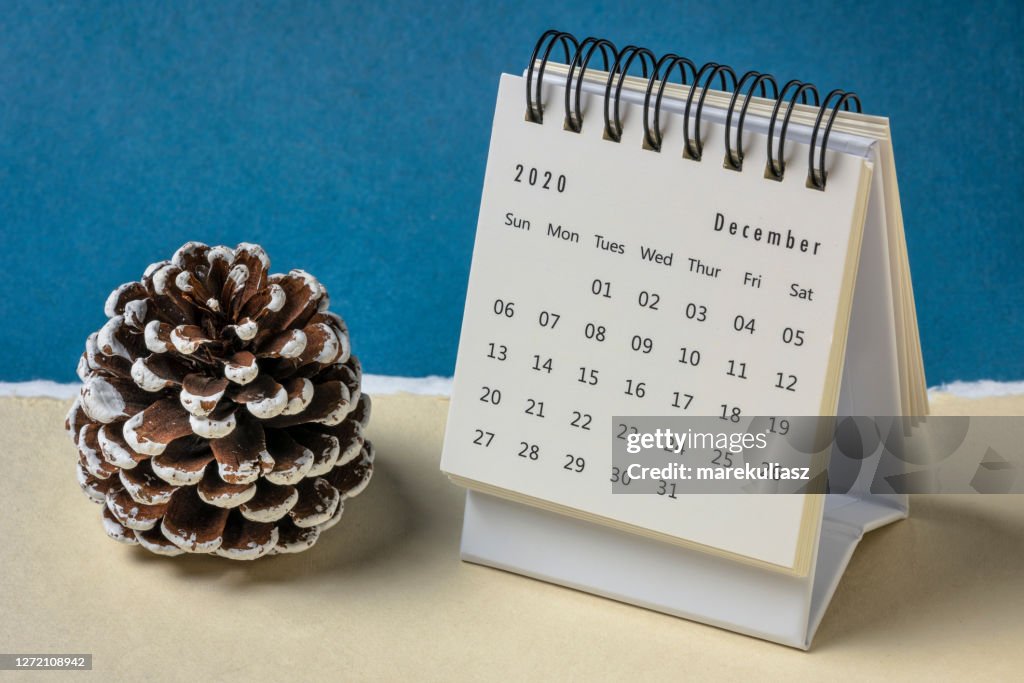 December 2020 - spiral desktop calendar