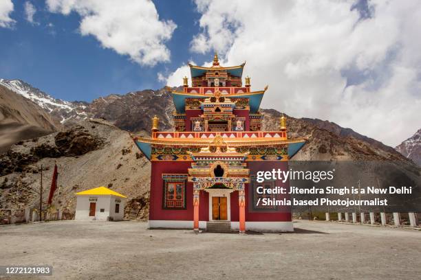 giu monastery, himachal pradesh, india - himachal pradesh stockfoto's en -beelden