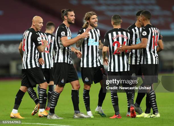 Jeff Hendrick of Newcastle United celebrates with teammates after scoring his team's second goal during the Premier League match between West Ham...