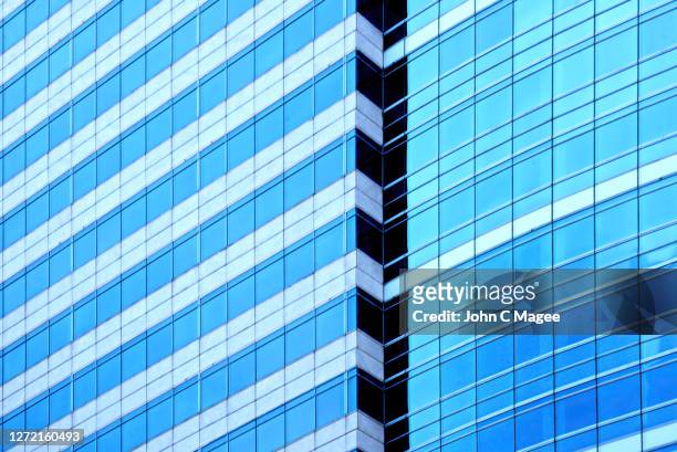 high blue glass - cristal azul fotografías e imágenes de stock