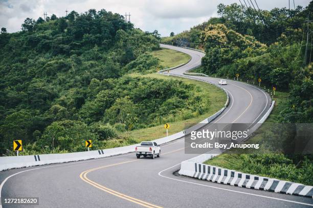 beautiful curved road (look like number 3) on the high mountain in nan province, thailand. - car from the top stock-fotos und bilder