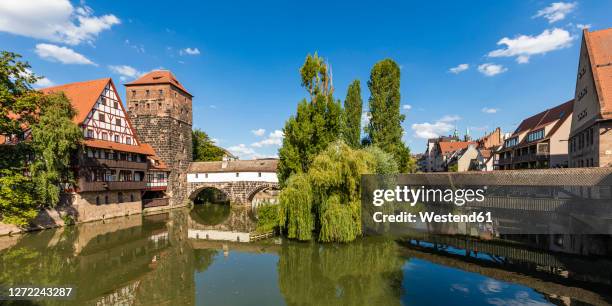 germany, bavaria, nuremberg, panorama of river pegnitz, weinstadel and wasserturm - nürnbergpanorama stock-fotos und bilder