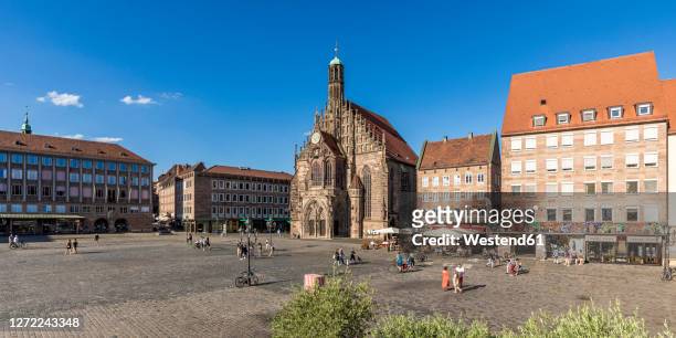 germany, bavaria, nuremberg, panoramic view of market square in front of frauenkirche - market square stock pictures, royalty-free photos & images