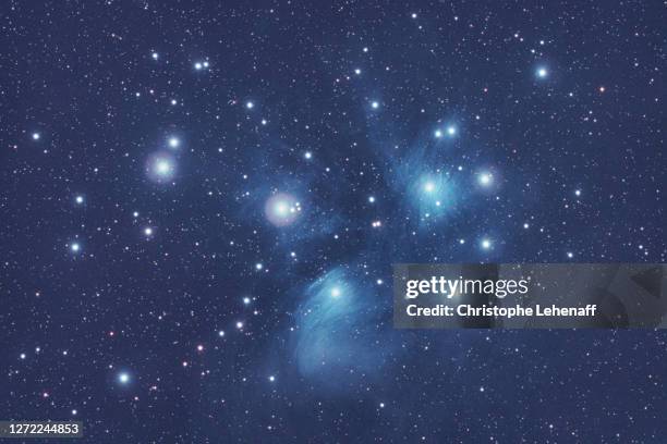 close up on pleiades stars cluster, in taurus constellation - signe du taureau photos et images de collection