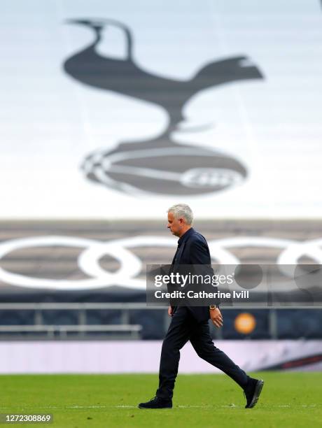 Tottenham hotspur logo hi-res stock photography and images - Alamy