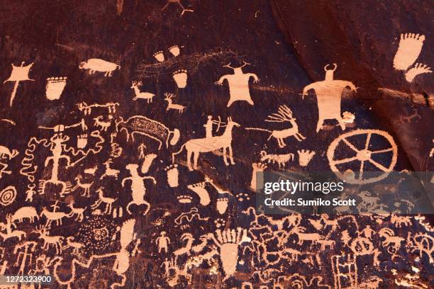 ancient petroglyphs at newspaper rock state historic monument, ut - cave drawings stock pictures, royalty-free photos & images