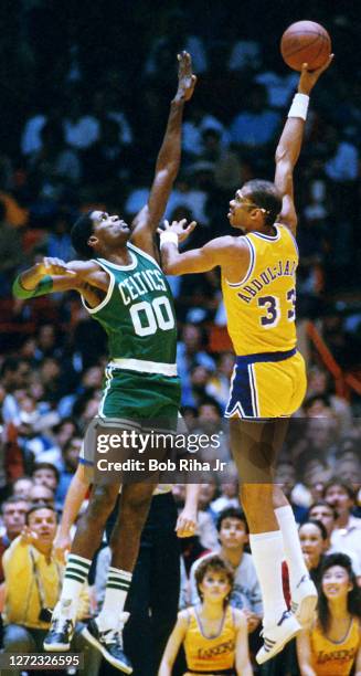 Los Angeles Lakers Kareem Abdul-Jabbar goes high over Boston Celtics Robert Parish during Game 4 of NBA Finals, June 2, 1985 in Los Angeles,...