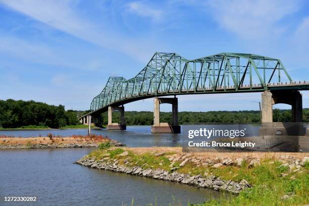 spanning the illinois river - 1939 photos et images de collection