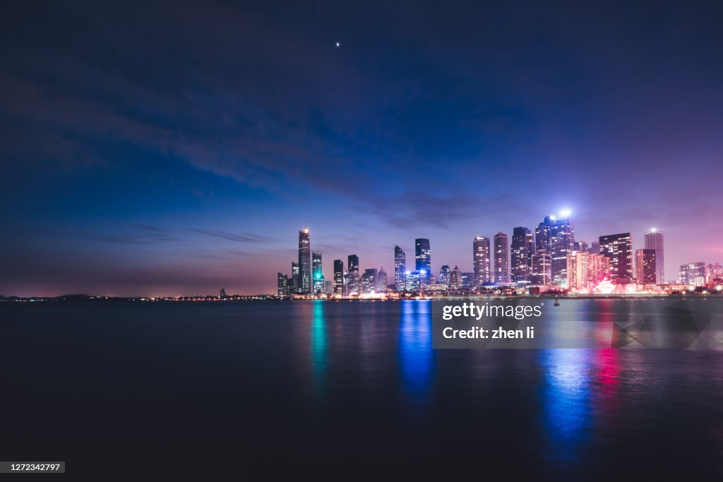 The prosperous city is reflected on the sea