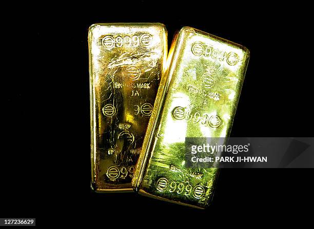Gold bars are seen at a jewellery shop in Seoul on September 27, 2011. Gold tumbled below 1,600 USD an ounce in Hong Kong trade on September 26,...