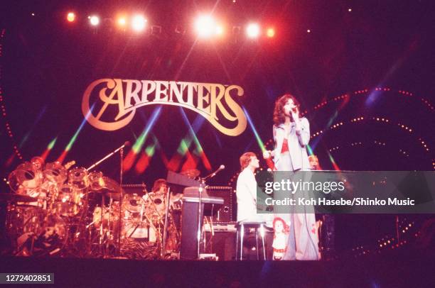 433 The Carpenters Perform Stock Photos High Res Pictures And Images 433-the-carpenters-perform-stock-photos-high-res-pictures-and-images
