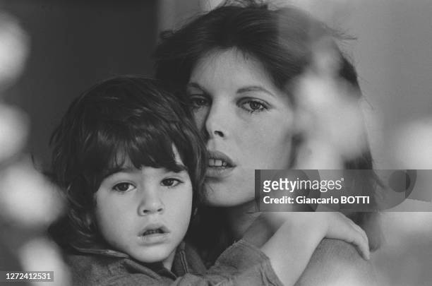 Portrait de Dani et son fils Julien, en 1972.