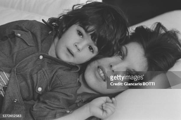 Portrait de Dani et son fils Julien, en 1972.