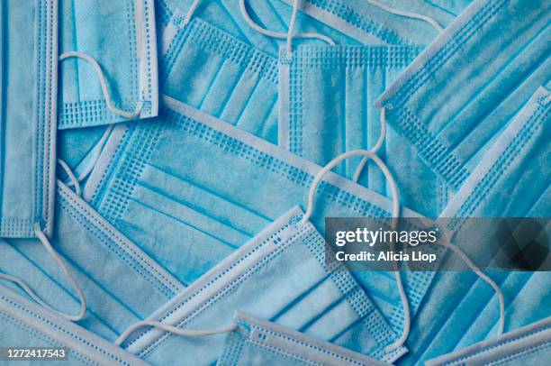 medical mask full frame - masque photos et images de collection