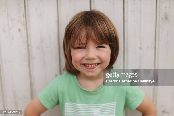 portrait of a 5 year old little boy - 4 5 ans photos et images de collection