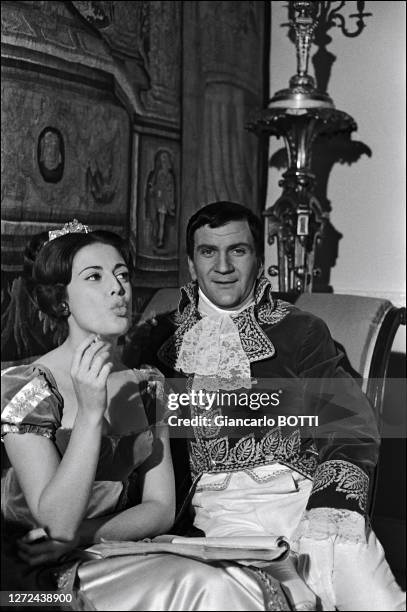 Portrait de Pierre Mondy et Anna Maria Ferrero sur le tournage du film "Austerlitz" en 1960.