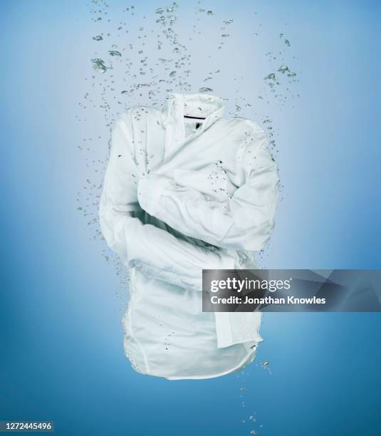 white dress shirt underwater - manga peça de roupa imagens e fotografias de stock