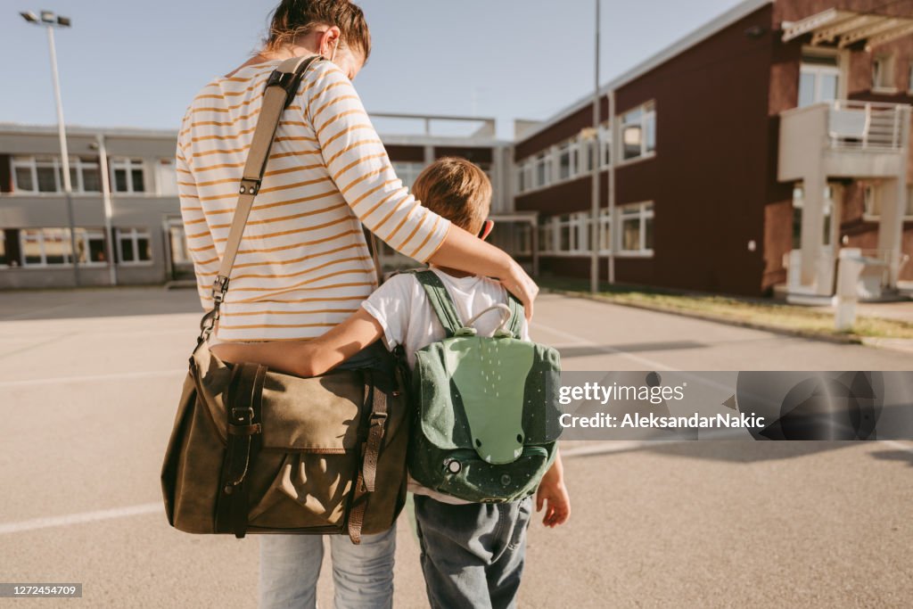 Volver a casa después de mi primer día en la escuela