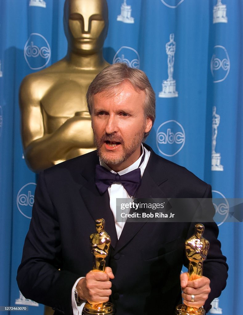Winner James Cameron at Academy Awards 1998