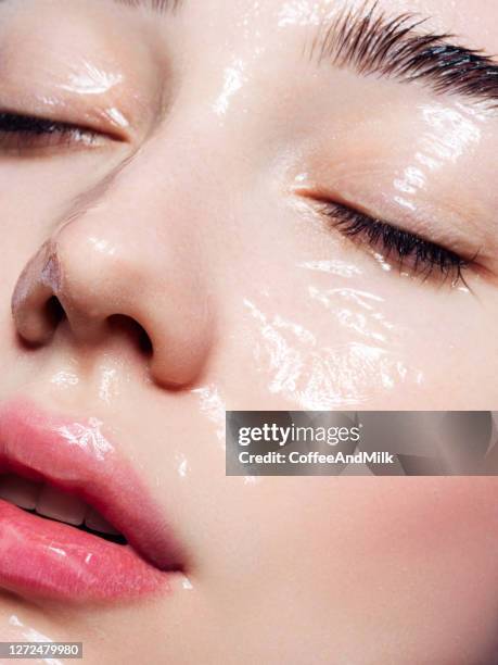 beautiful young woman with moisturizing gel on her face - complexion imagens e fotografias de stock