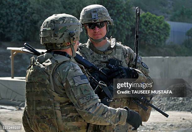 Josh Cook Army 13 Sgt James Cook Photos & High Res Pictures - Getty Images