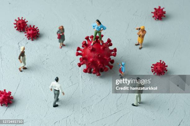 life with virus 8 - fighting covid stock pictures, royalty-free photos & images