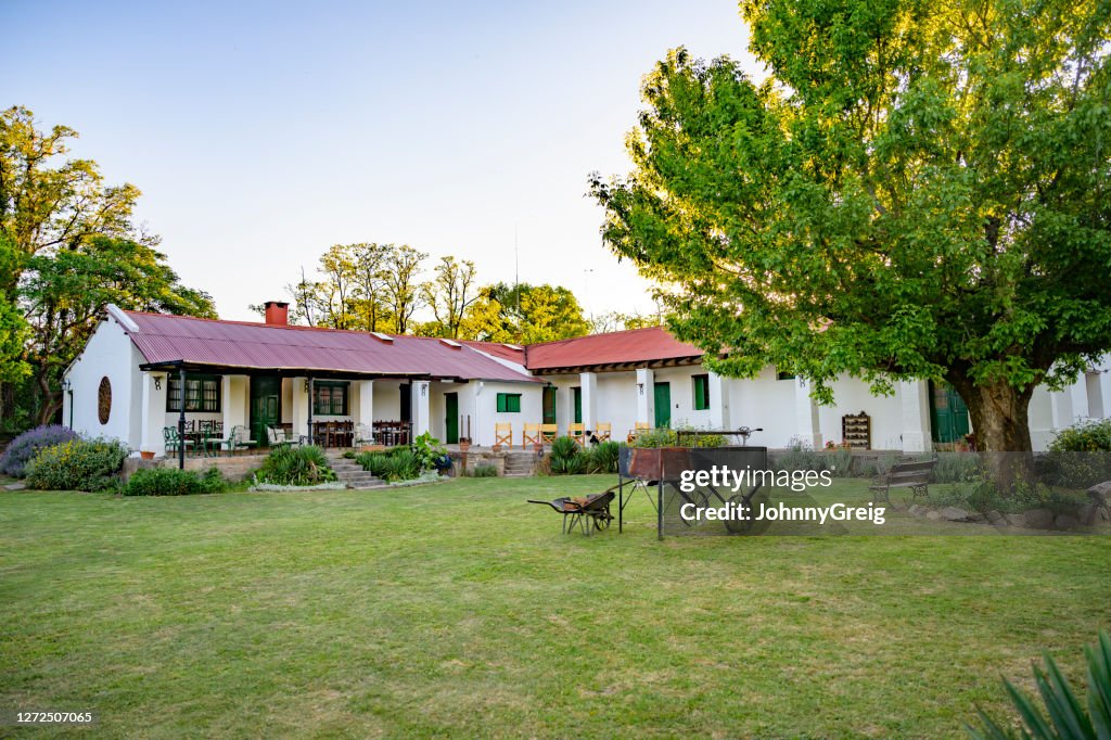 Casa de huéspedes tradicional de la estancia argentina fuera de Córdoba